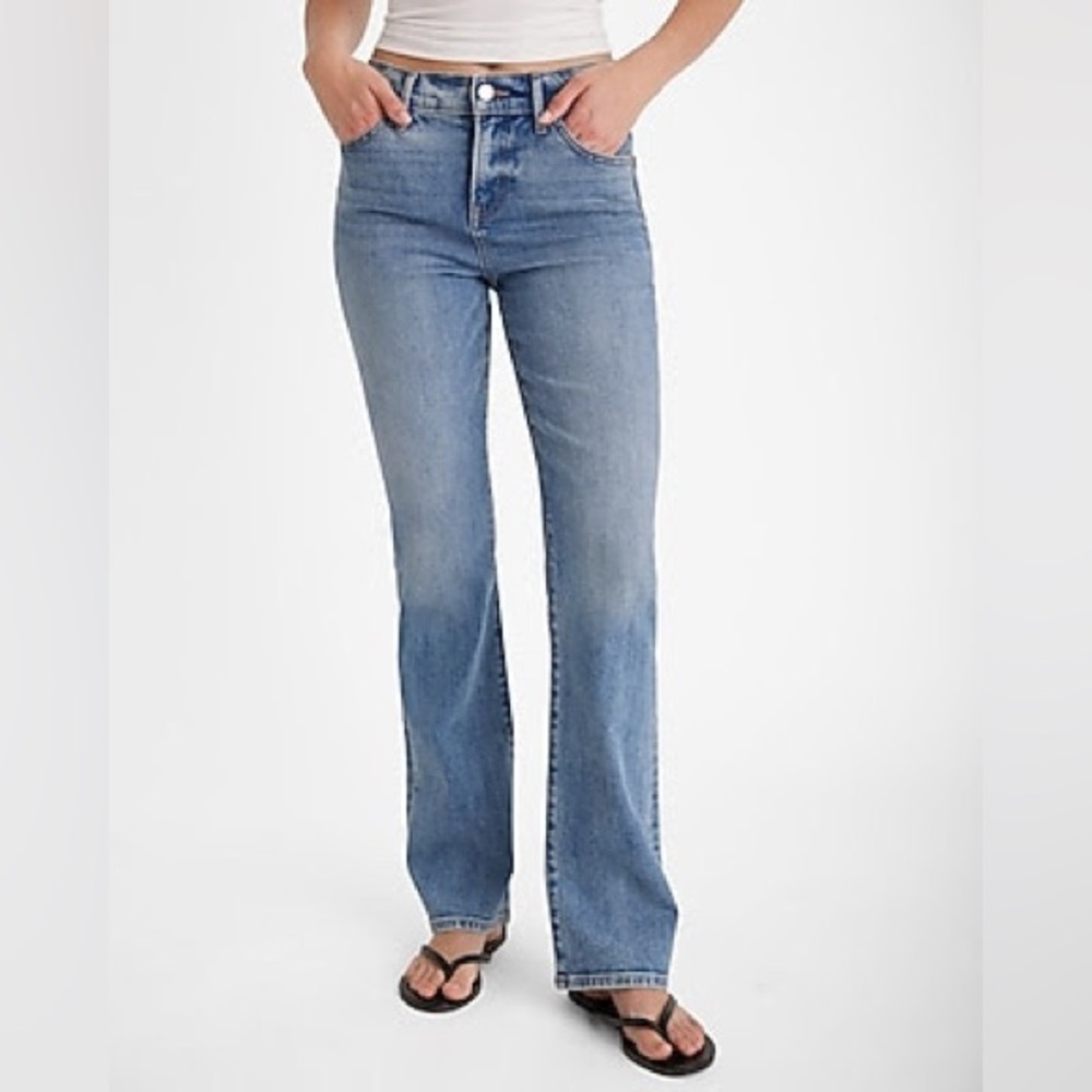Express 	MID RISE MEDIUM WASH BOOTCUT 8R